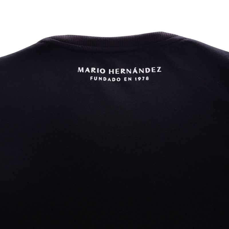 camiseta-mh-monograma-negro-tierra-arriba_3