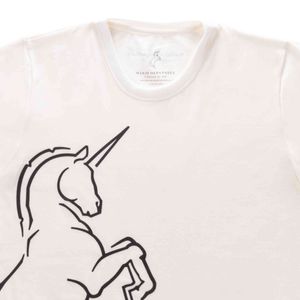 Camiseta unicornio blanco tierra arriba