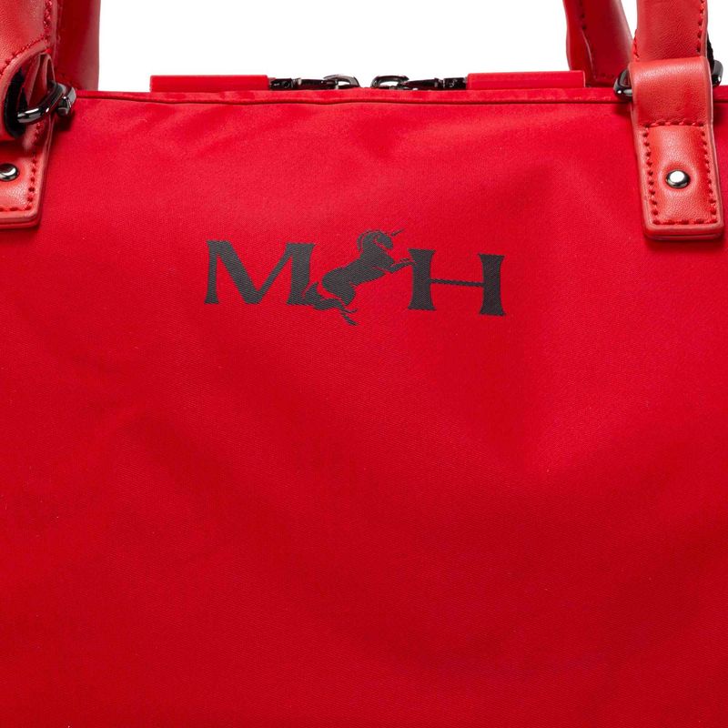MARIO HERNÁNDEZ - La línea de maletas, bolsos y accesorios de viaje METRO  está hecha en poliéster de 600D, material ligero, compacto y de gran  durabilidad, que es repelente al agua y