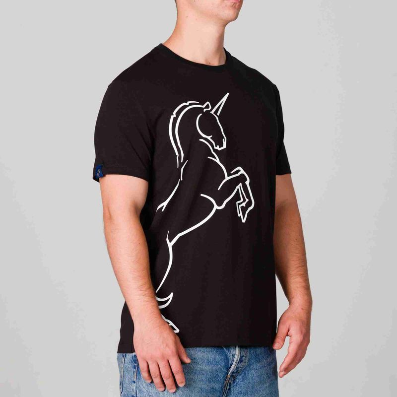 camiseta-unicornio-negro-tierra-arriba_2