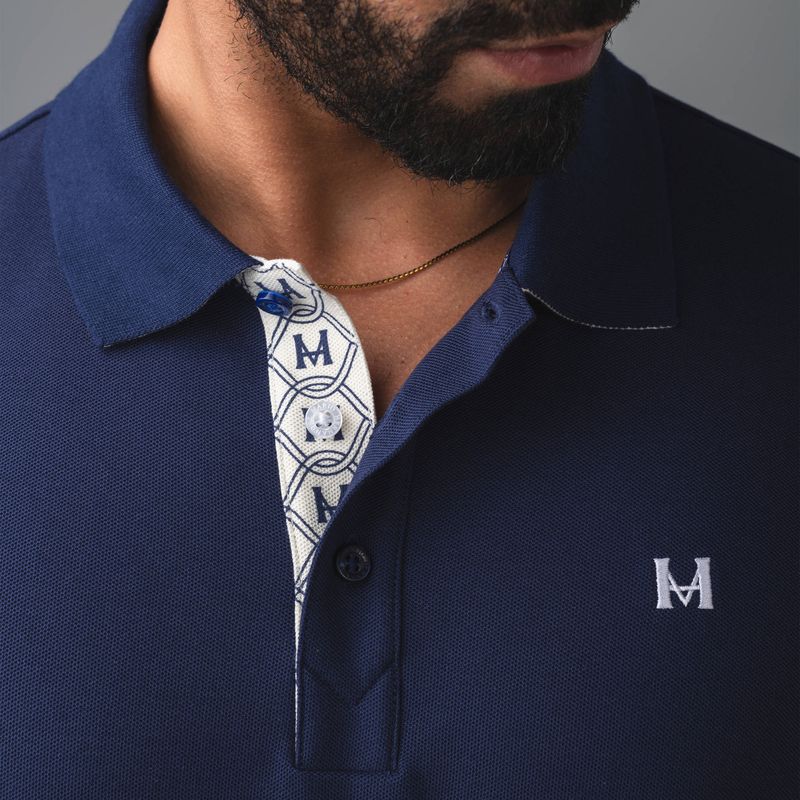 camiseta-polo-insignia-azul-tierra-arriba_5