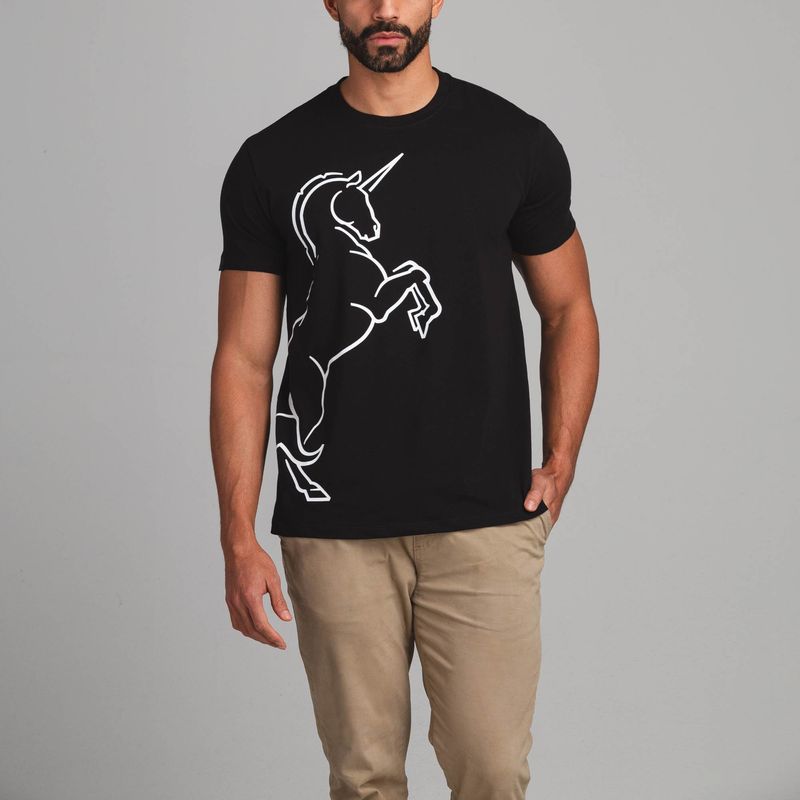 camiseta-unicornio-negro-tierra-arriba_1