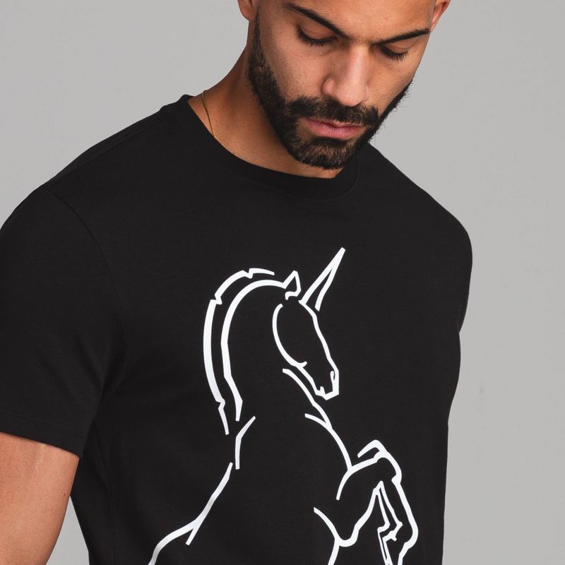 camiseta-unicornio-negro-tierra-arriba_4