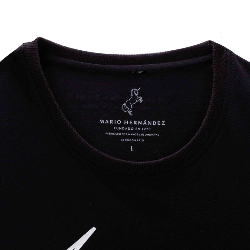 camiseta-unicornio-negro-tierra-arriba_2