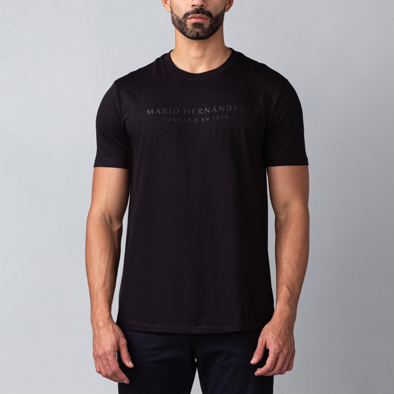 camiseta-elemental-logotipo-negro-tierra-arriba_1