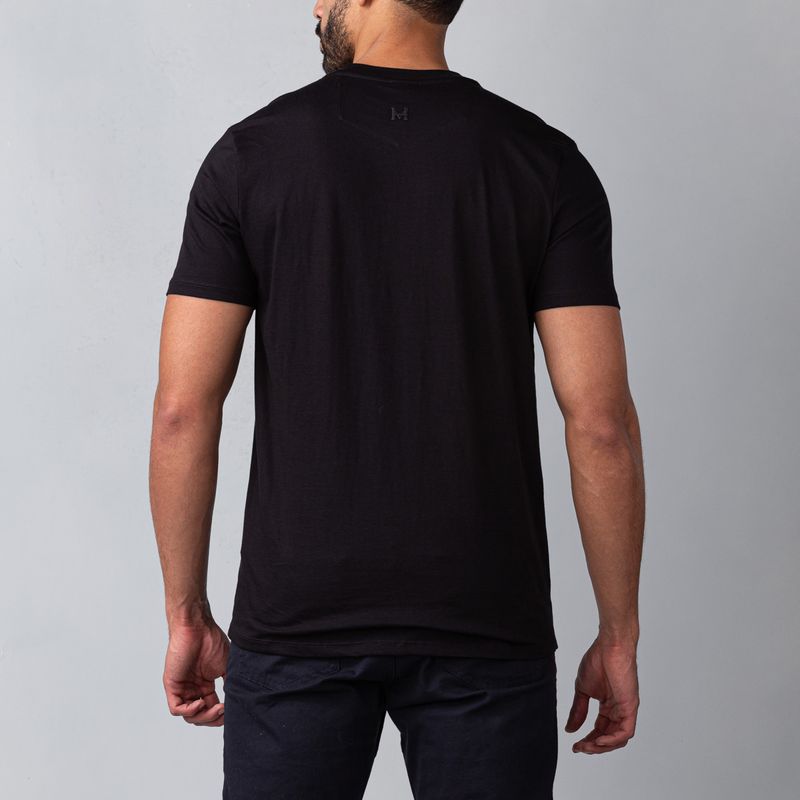 camiseta-elemental-logotipo-negro-tierra-arriba_3