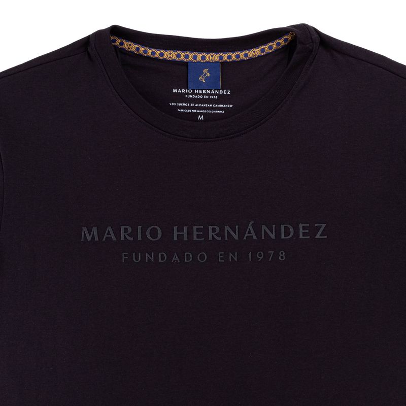 camiseta-elemental-logotipo-negro-tierra-arriba_3