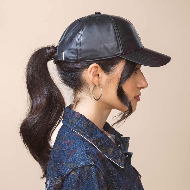 gorra-beisbolera-alas-negro-gala-milliner_3.jpg
