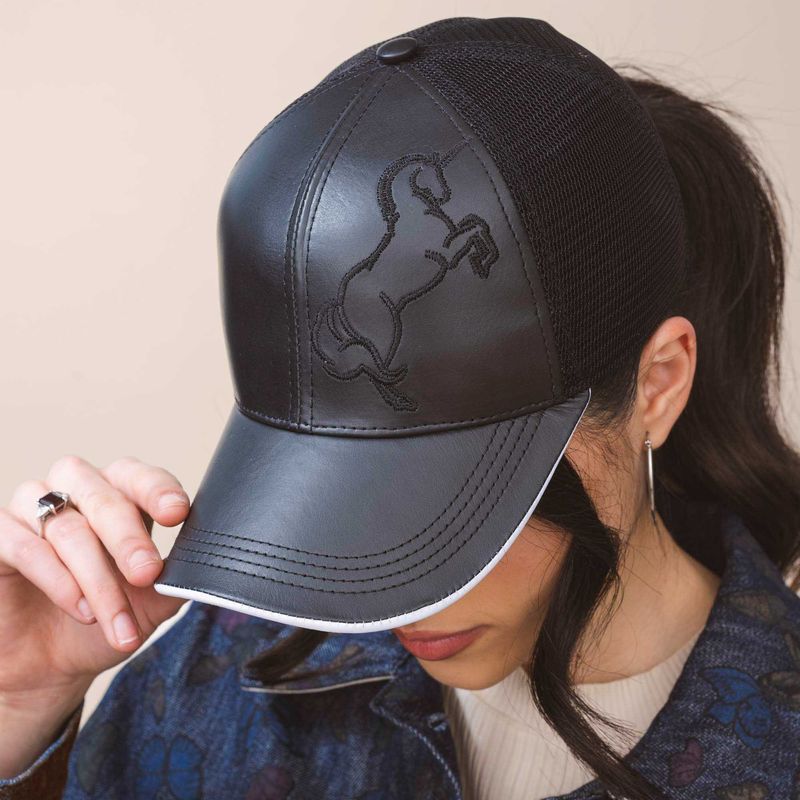gorra-beisbolera-unicornio-negro-milliner_2.jpg