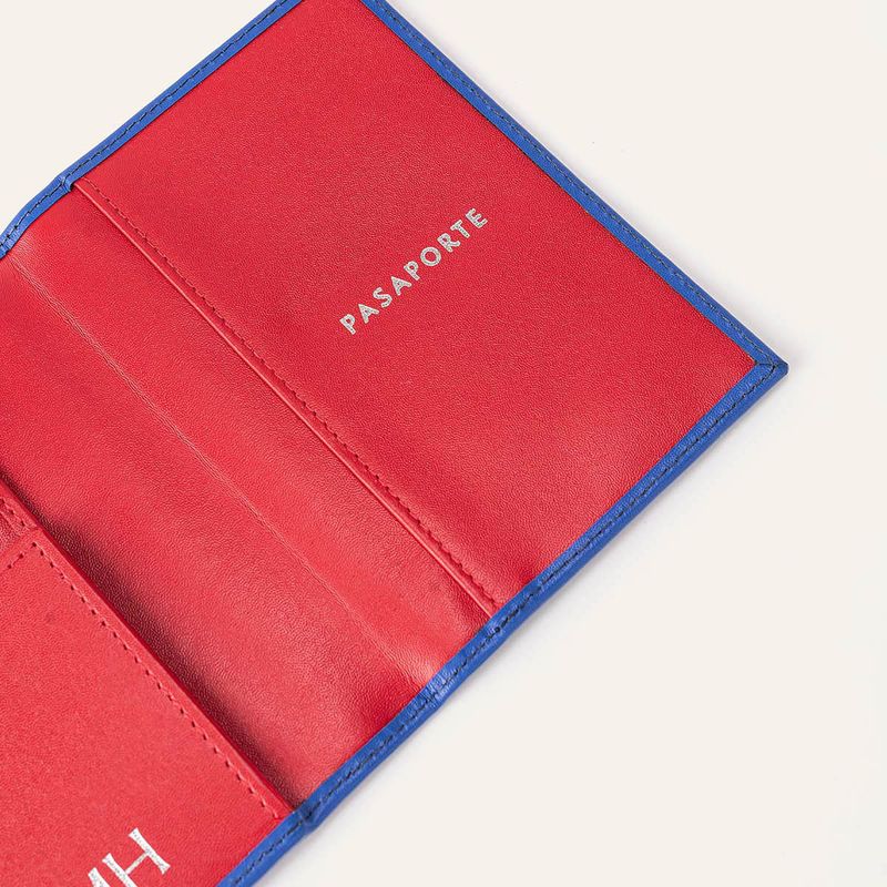 porta-pasaporte-sencillo-azul-esencial_3