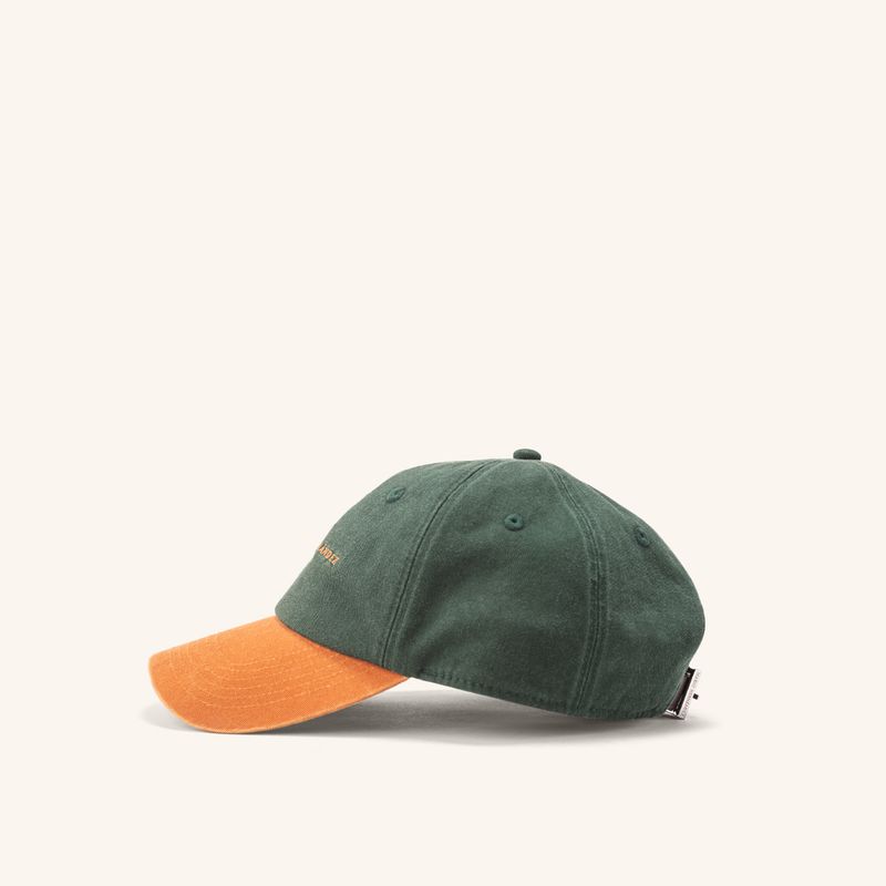 gorra-beisbolera-cima-bosque_3