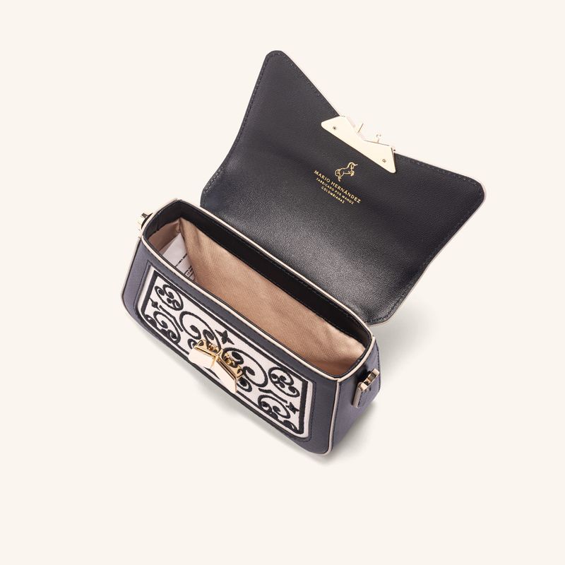 manos-libres-alma-con-cadena-mini-negro-sagrada_3