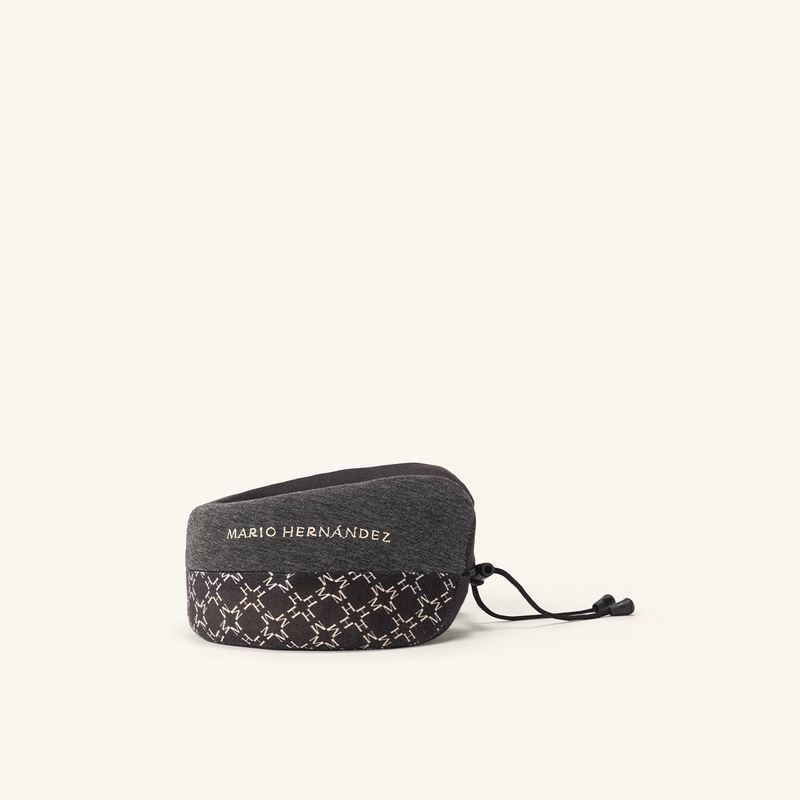almohada-con-pouch-negro-gris-explora_2