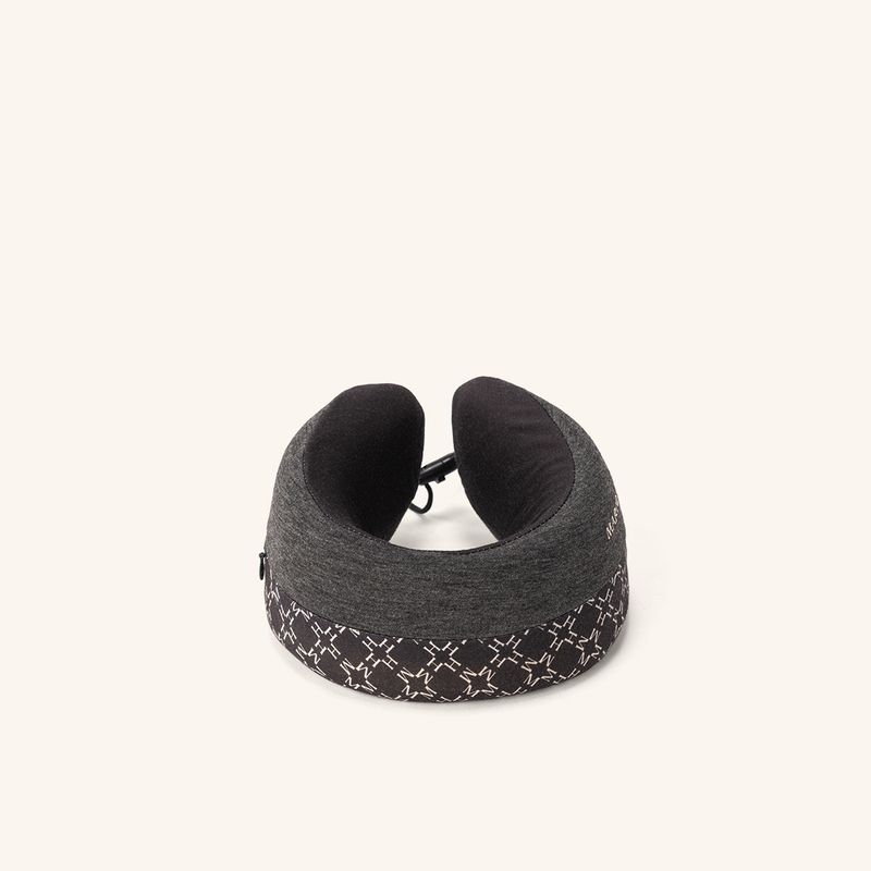 almohada-con-pouch-negro-gris-explora_3