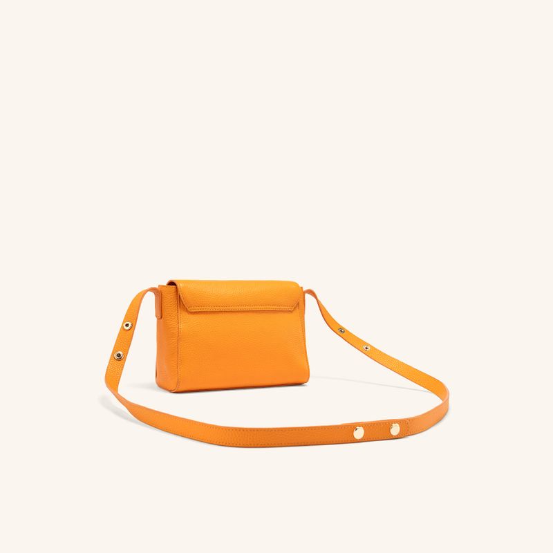 manos-libres-con-tapa-monograma-curcuma-solon-hernandez_3