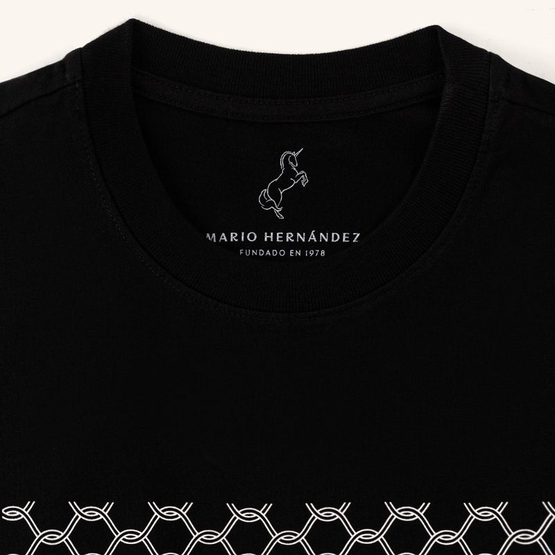 camiseta-trama-negro-tierra-arriba_6