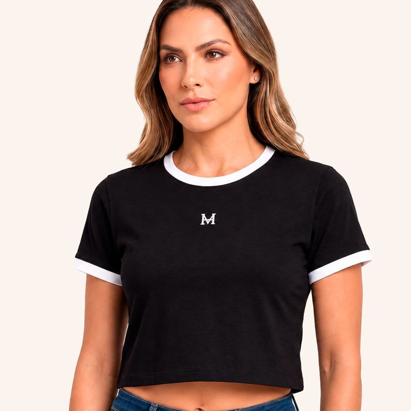 camiseta-prisma-negro-tierra-arriba-modelo_5