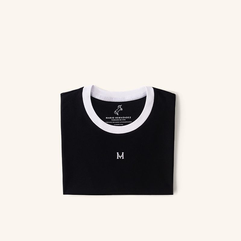 camiseta-prisma-negro-tierra-arriba_3