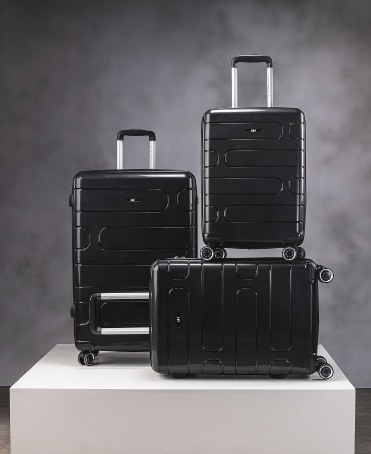 ### Maletas

Marca la diferencia en tus viajes con una línea creada para darle estilo y confort a tus aventuras diarias.
